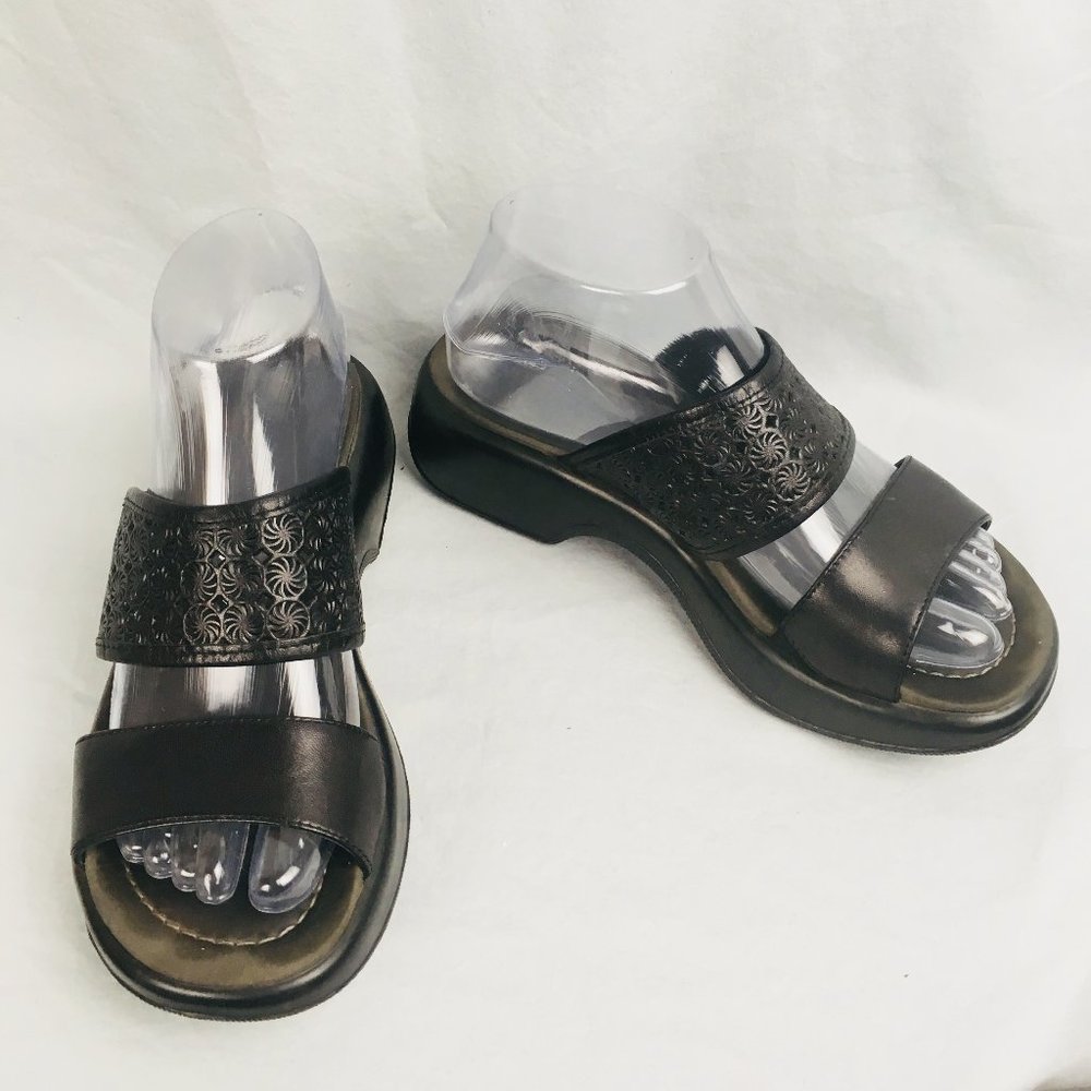 Dansko Black Woman's Sandals